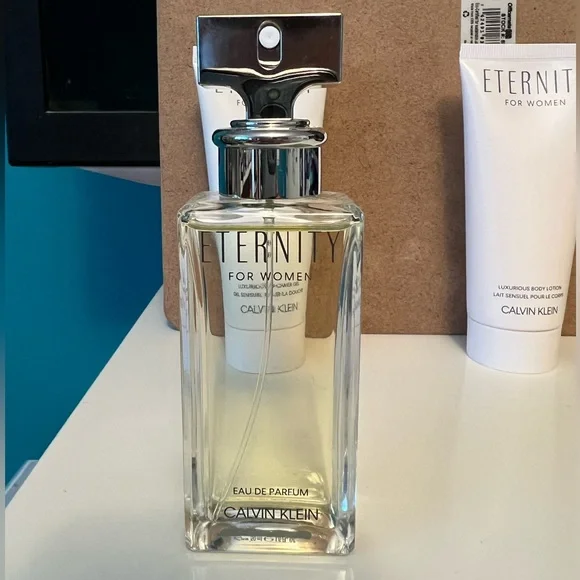 Brand new never opened Calvin Klein perfume and skin care gift set! - Picture 3 of 5